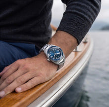 Load image into Gallery viewer, VICTORINOX MAVERICK QUARTZ 242095