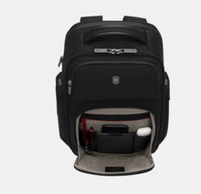 Load image into Gallery viewer, VICTORINOX-WERKS TRAVELER 7.0 DELUXE BACKPACK 653644