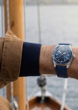 Load image into Gallery viewer, VICTORINOX MAVERICK QUARTZ 242094
