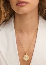 Load image into Gallery viewer, KENDRA SCOTT Lucia Shell Gold Short Pendant Necklace 9608894881