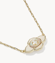 Load image into Gallery viewer, KENDRA SCOTT Abbie Medallion Gold Short Pendant Necklace 9608894345
