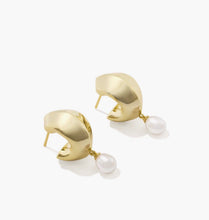 Load image into Gallery viewer, KENDRA SCOTT Oakland Pearl Gold Huggie Earrings 9608805676