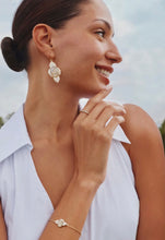 Load image into Gallery viewer, KENDRA SCOTT Abbie Medallion Gold Drop Earrings 9608894344