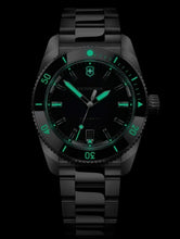 Load image into Gallery viewer, VICTORINOX MAVERICK AUTOMATIC 242105