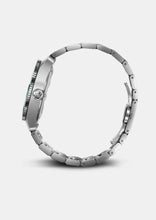 Load image into Gallery viewer, VICTORINOX MAVERICK AUTOMATIC 242107