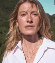 Load image into Gallery viewer, KENDRA SCOTT Anya Flower Gold Short Pendant Necklace 9608884866