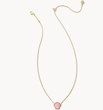Load image into Gallery viewer, KENDRA SCOTT Brynne Shell Gold Short Pendant Necklace 9608860097