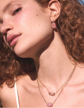 Load image into Gallery viewer, KENDRA SCOTT Elisa Luxe Gold Short Pendant Necklace 9608890087