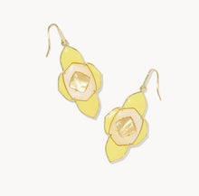 Load image into Gallery viewer, KENDRA SCOTT Abbie Medallion Gold Drop Earrings 9608888866