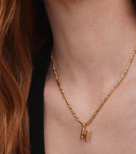 Load image into Gallery viewer, KENDRA SCOTT Bubble Letter H Gold Short Pendant Necklace 9608805599