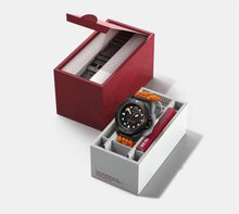 Load image into Gallery viewer, VICTORINOX DIVE PRO QUARTZ 242069