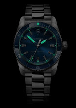 Load image into Gallery viewer, VICTORINOX MAVERICK QUARTZ 242095