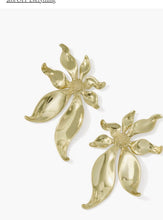 Load image into Gallery viewer, KENDRA SCOTT Anya Flower Gold Statement Earrings 9608895621