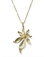 Load image into Gallery viewer, KENDRA SCOTT Anya Flower Gold Long Pendant Necklace 9608889305