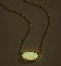 Load image into Gallery viewer, KENDRA SCOTT GLOW-IN-THE-DARK
Elisa Gold Boo Short Pendant Necklace 9608897537