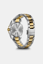 Load image into Gallery viewer, VICTORINOX MAVERICK QUARTZ 242100