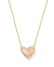 Load image into Gallery viewer, KENDRA SCOTT Boxed Ari Heart Gold Pendant Necklace in Rose Quartz 9608888563