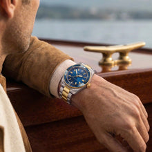 Load image into Gallery viewer, VICTORINOX MAVERICK QUARTZ 242100