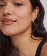 Load image into Gallery viewer, KENDRA SCOTT Mikki Metal Huggie Earrings in Silver 9608852689
