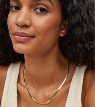 Load image into Gallery viewer, KENDRA SCOTT Kassie Necklace in Gold 9608819136