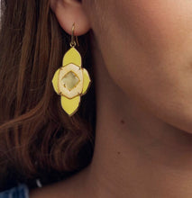 Load image into Gallery viewer, KENDRA SCOTT Abbie Medallion Gold Drop Earrings 9608888866