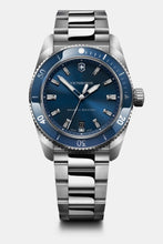 Load image into Gallery viewer, VICTORINOX MAVERICK QUARTZ 242095