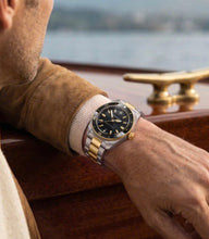 Load image into Gallery viewer, VICTORINOX MAVERICK 242102