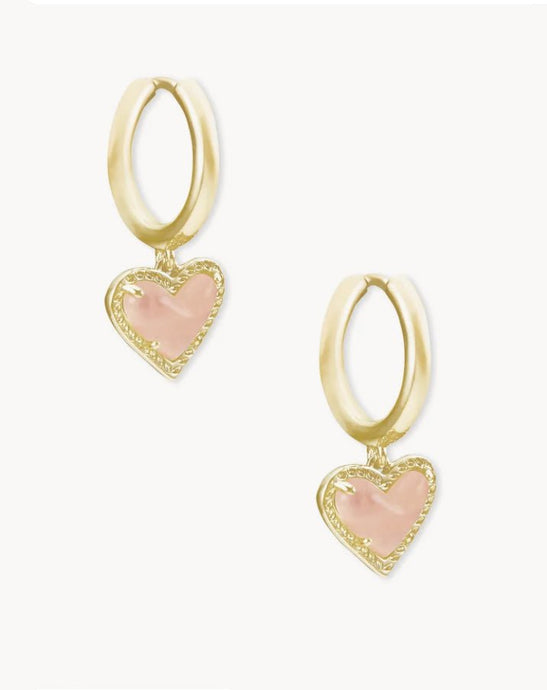 KENDRA SCOTT Ari Heart Gold Huggie Earrings in Rose Quartz 5217717851