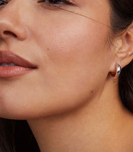 Load image into Gallery viewer, KENDRA SCOTT Mikki Metal Huggie Earrings in Silver 9608852689