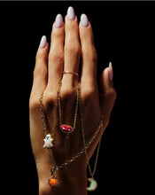 Load image into Gallery viewer, 80KENDRA SCOTT Vampire Gold Short Pendant Necklace 9608876053