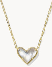 Load image into Gallery viewer, KENDRA SCOTT Ari Heart Statement Gold Short Pendant Necklace  9608890593