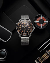 Load image into Gallery viewer, Omega- Seamaster DIVER 300M CO‑AXIAL MASTER CHRONOMETER 42 MM 007 Edition 210.90.42.20.01.001