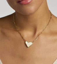 Load image into Gallery viewer, KENDRA SCOTT Ari Heart Statement Gold Short Pendant Necklace  9608890593