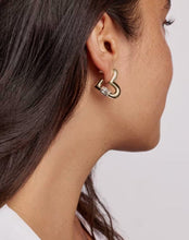 Load image into Gallery viewer, KENDRA SCOTT Emery Heart Gold Hoop Earrings