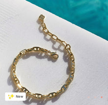 Load image into Gallery viewer, KENDRA SCOTT Bailey Chain Bracelet in Gold Metal # 9608851467