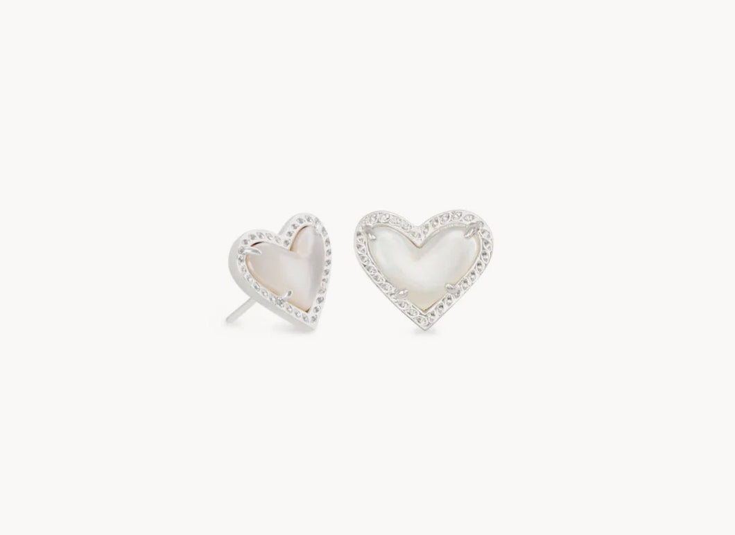 Kendra Scott-Ari Heart Silver Stud Earrings in Ivory Mother-of-Pearl 4217704870